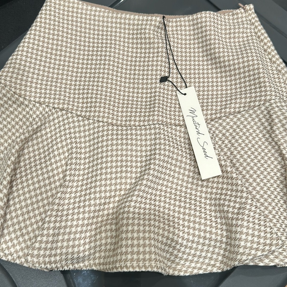 Tan houndstooth skort